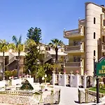 Hellenia Yachting & Hotel Giardini Naxos