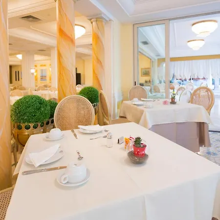 Hellenia Yachting & Hotel 4*