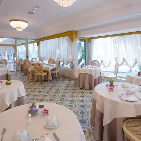Hellenia Yachting & Otel