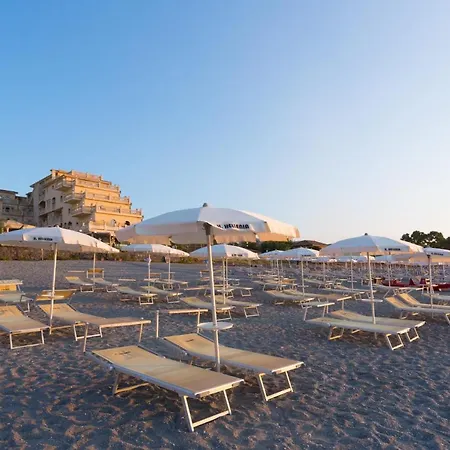 Hellenia Yachting & Giardini Naxos