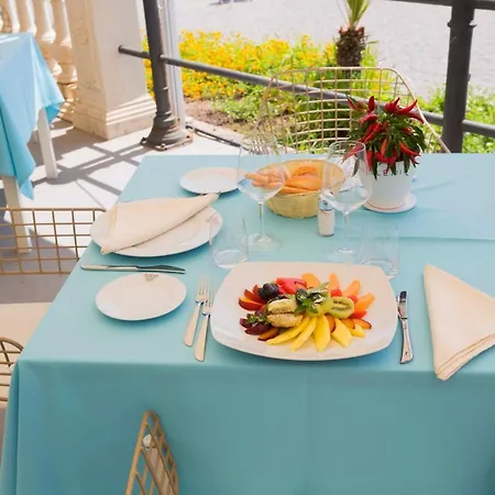 Hellenia Yachting & Giardini Naxos
