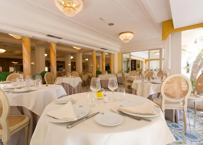 Hellenia Yachting & מלון