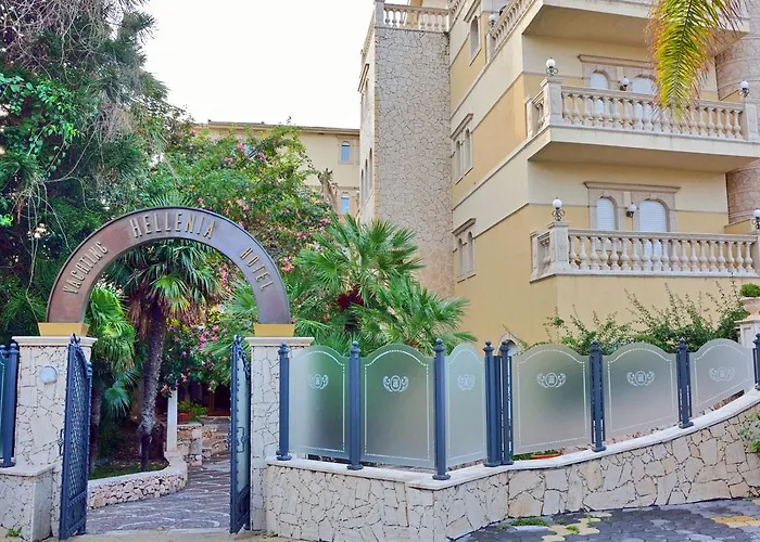 Hellenia Yachting & מלון 4*