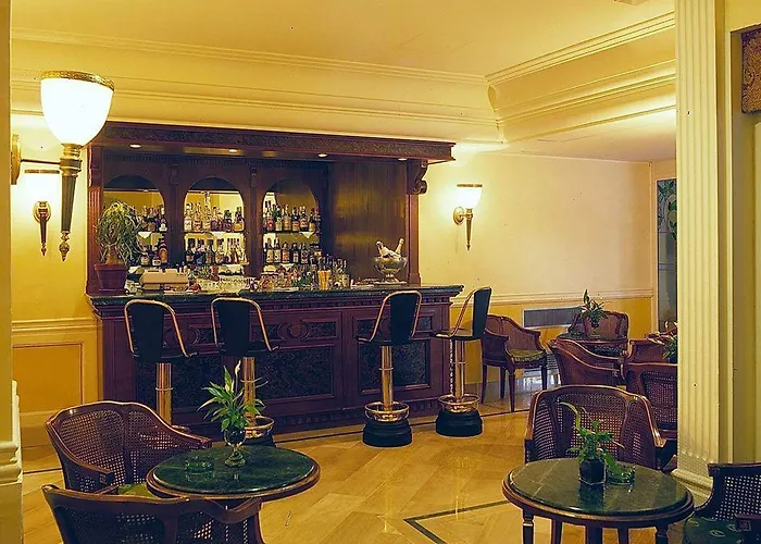 Hellenia Yachting & מלון גיארדיני נאקסוס