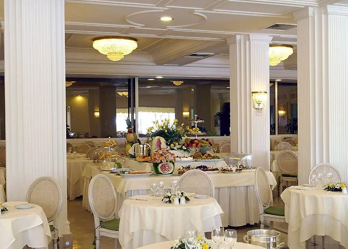 Hellenia Yachting & 4*