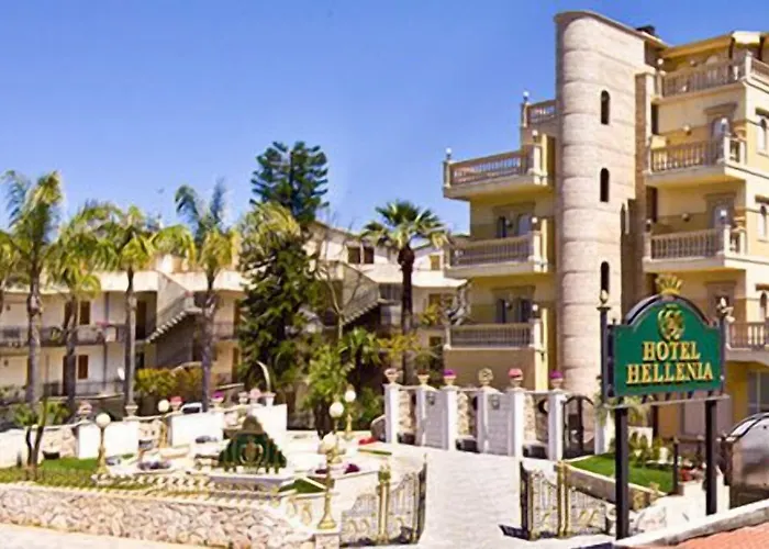 Hellenia Yachting & מלון גיארדיני נאקסוס