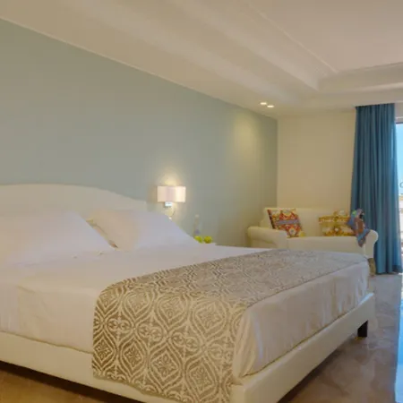 Hellenia Yachting & 호텔 4*