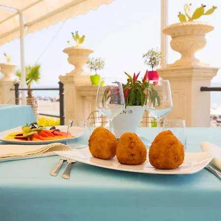 Hellenia Yachting & 4*