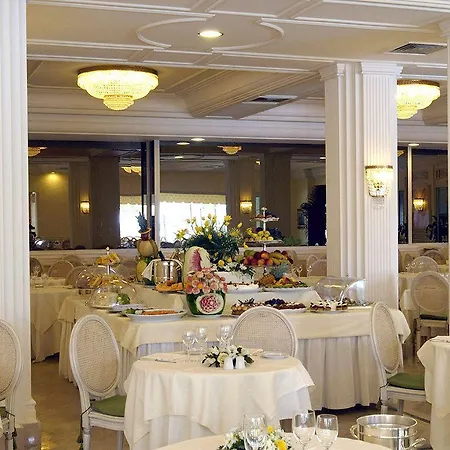 Hellenia Yachting & 4*