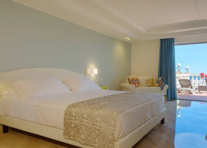 Hellenia Yachting & 호텔 4*