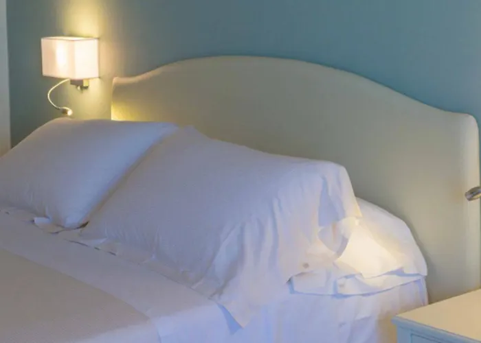 Hellenia Yachting & ジャルディーニ・ナクソス