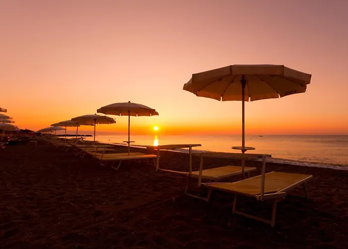 Hellenia Yachting & ホテル 4*