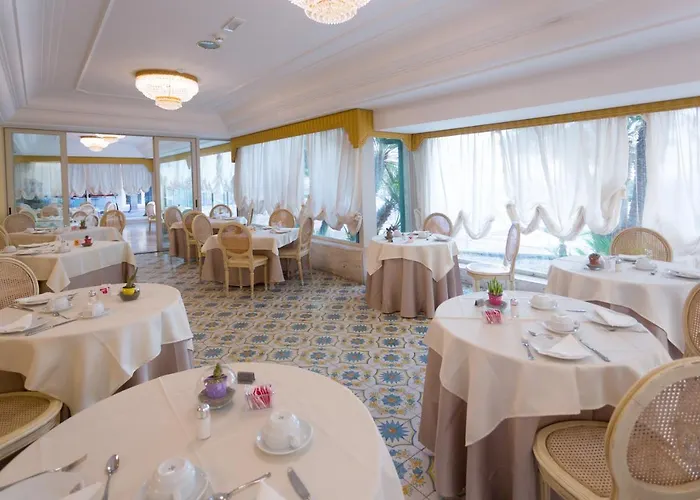 Hellenia Yachting & 호텔