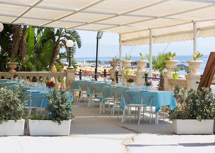 Hellenia Yachting & ホテル 4*