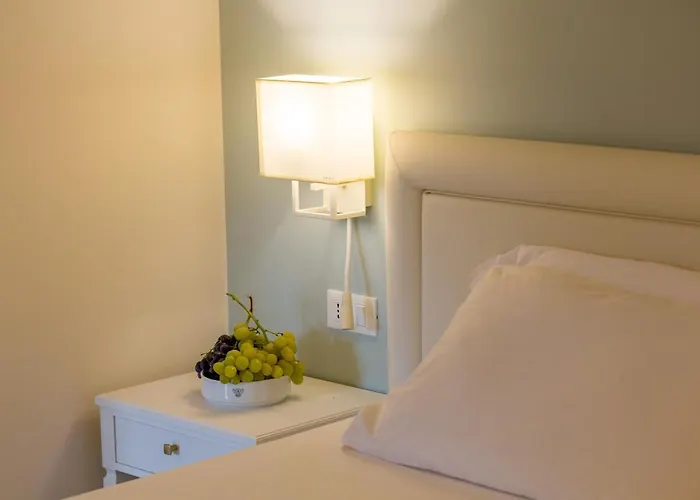 Hellenia Yachting & 지아르디니낙소스