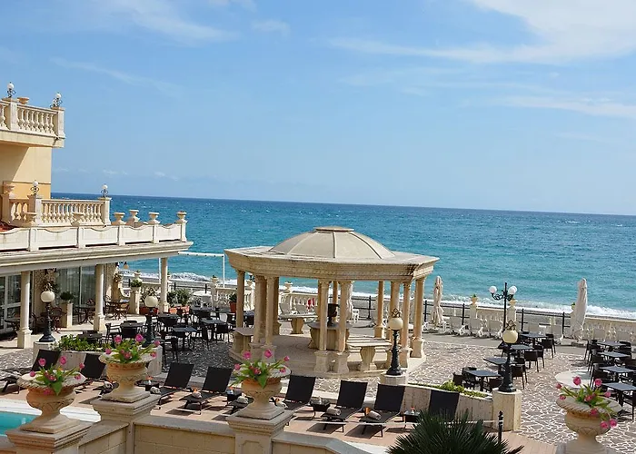 Hellenia Yachting & ホテル