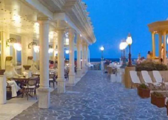 Hellenia Yachting & 지아르디니낙소스