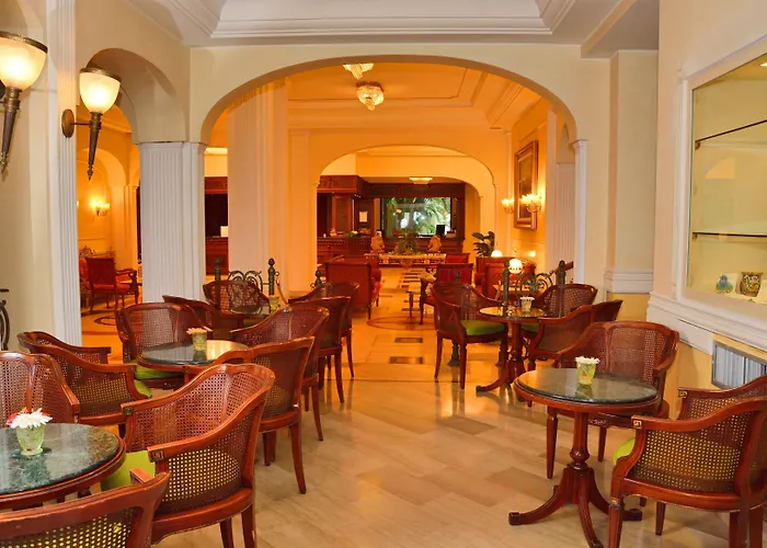 Hellenia Yachting & ホテル 4*