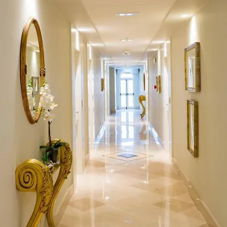 Hellenia Yachting & فندق 4*