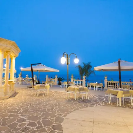 Hellenia Yachting & 4*