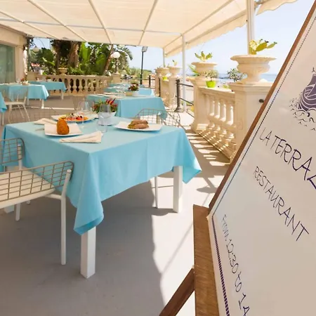 Hellenia Yachting & 4*