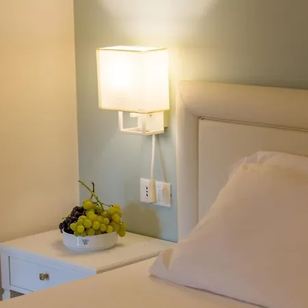 Hellenia Yachting & Джардіні-Наксос