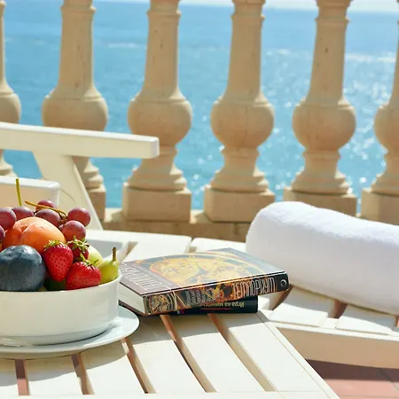 Hellenia Yachting & فندق